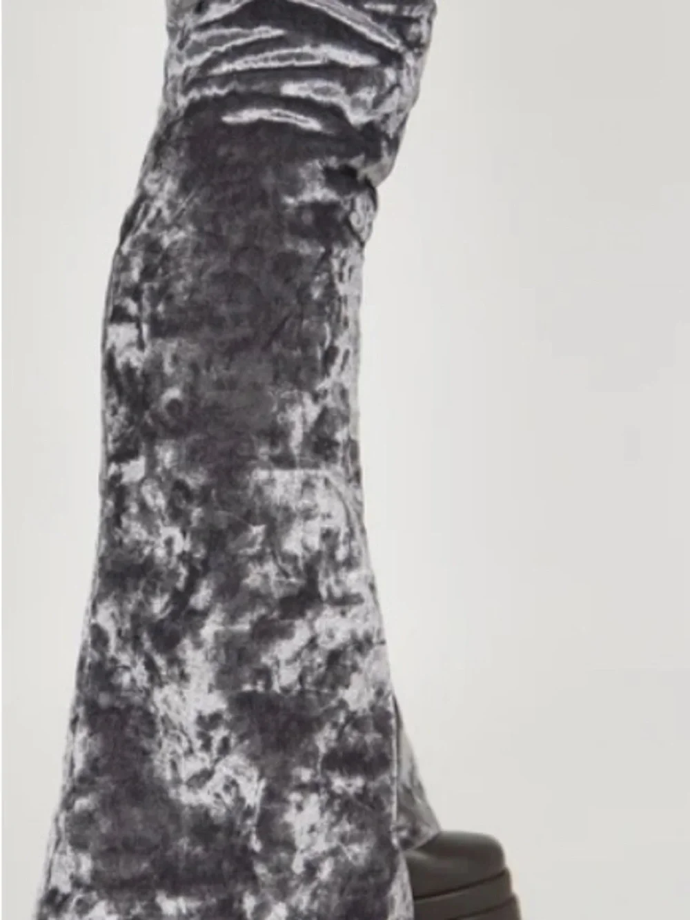 🔥Fashion Nova Grey Crushed Velvet Thigh-High Platform Boots – Size 8 – NWT